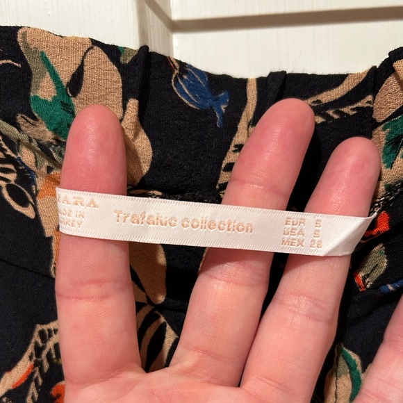 Gorgeous Zara trousers with zebras. Size 6 - Picture 2 of 9